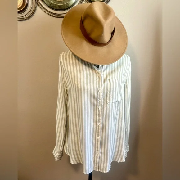 BEACHLUNCHLOUNGE Striped Hi-Low Button Down Shirt - Picture 4 of 7